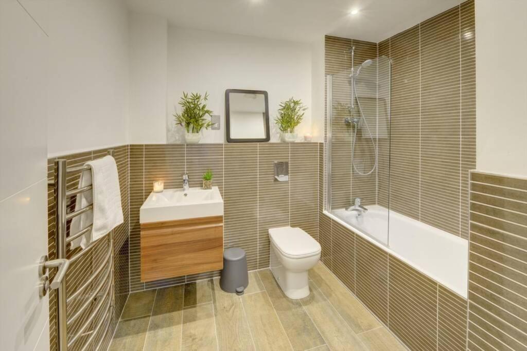 Modern & Stylish 2Br Apartment - Queens House Coventry Exteriér fotografie